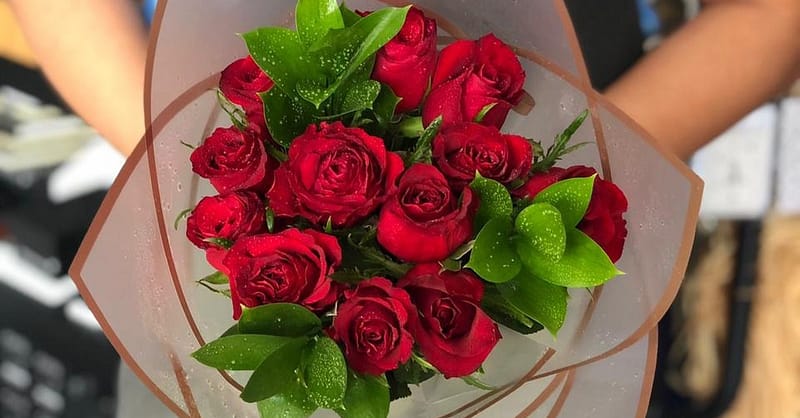 12, 20, 30, 25, Or 100 Roses â Handheld Bouquet; In A Choice Of Color Dubai Shafqa.com Online Shopping, Best Prices in Dubai UAE 2